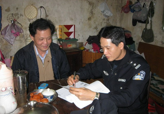 “全国公安机关爱民模范”滕闻鹏